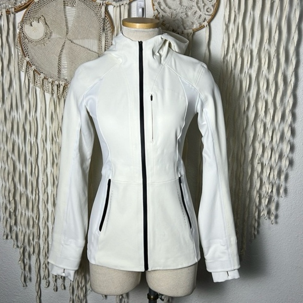 Lululemon cross chill jacket